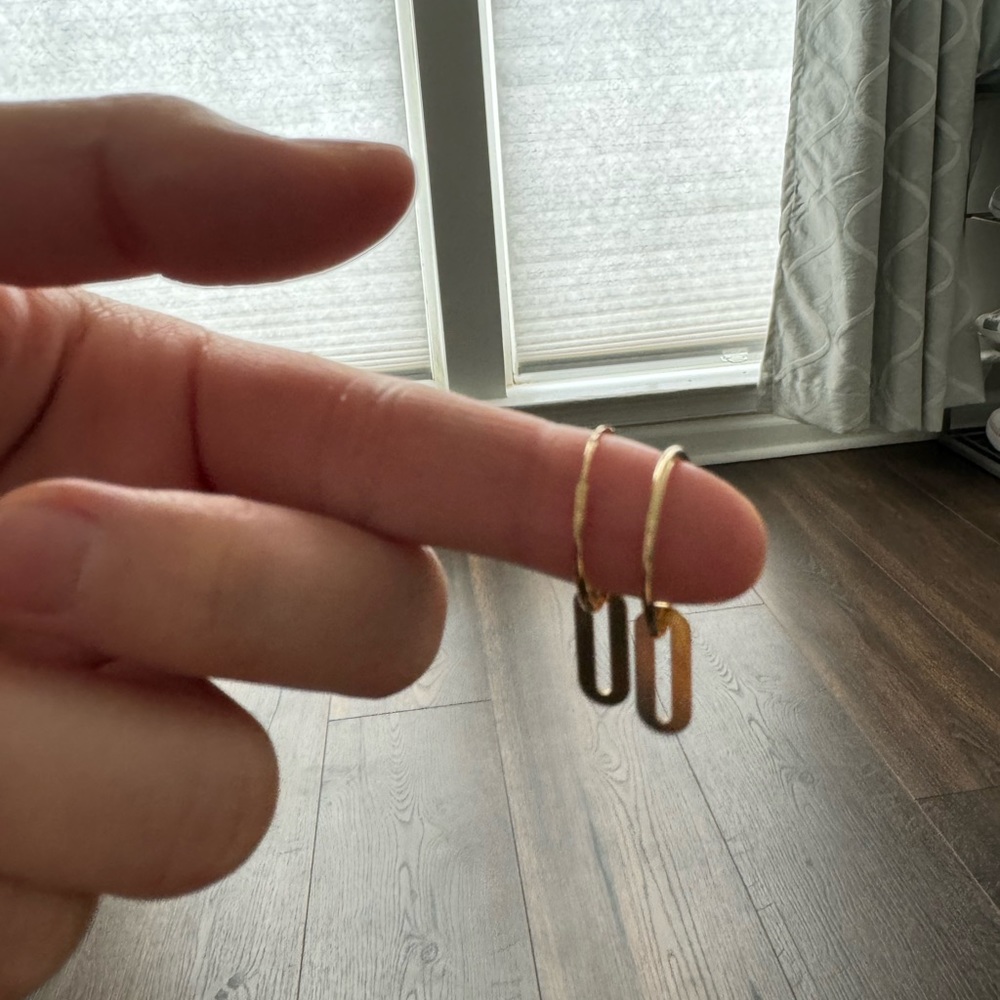 ❤️ FINAL SALE ❤️ 14k Yellow Gold Paperclip Drop Hoop Earrings